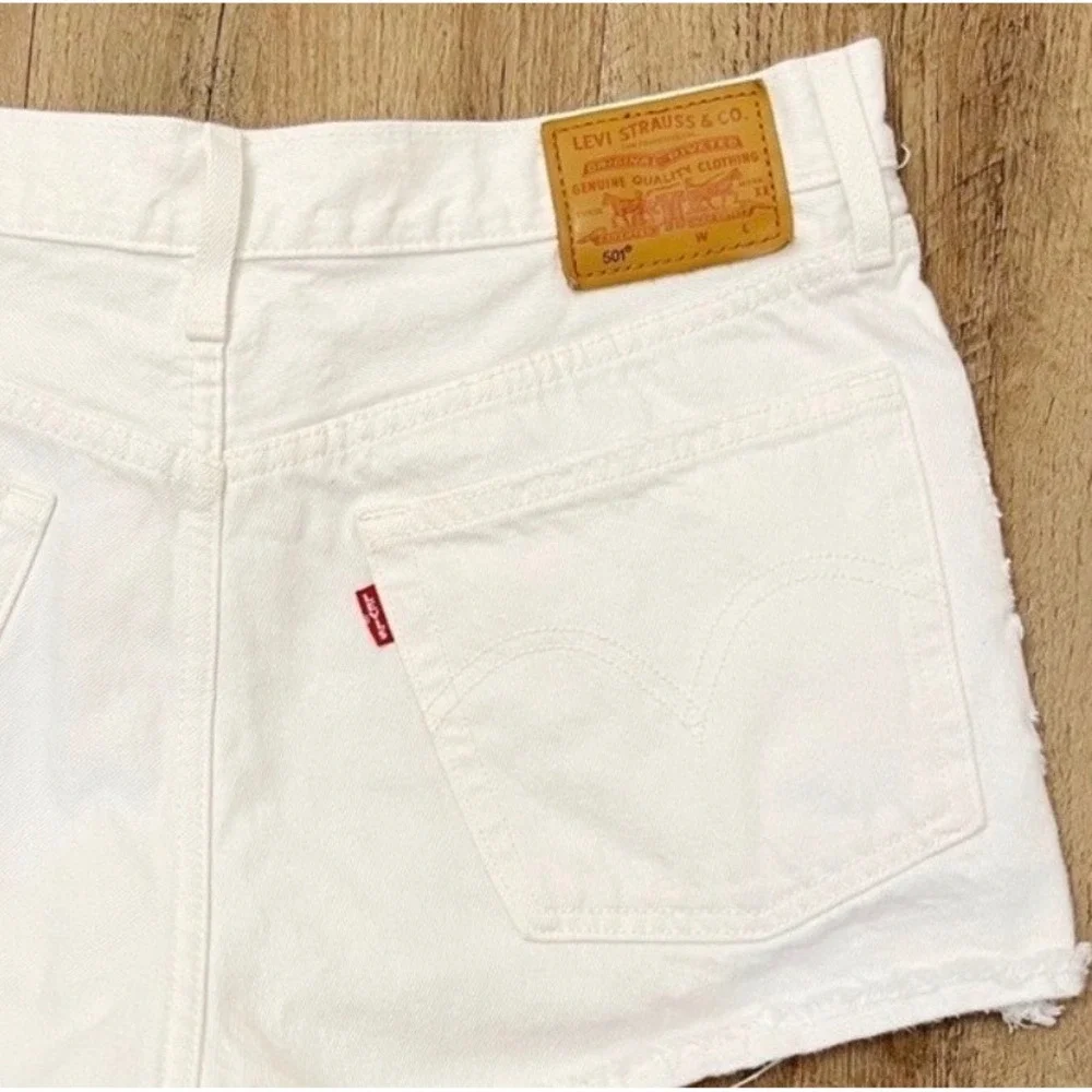 LEVI'S‎ 501 Denim Jean Short in Pearly White Size W30